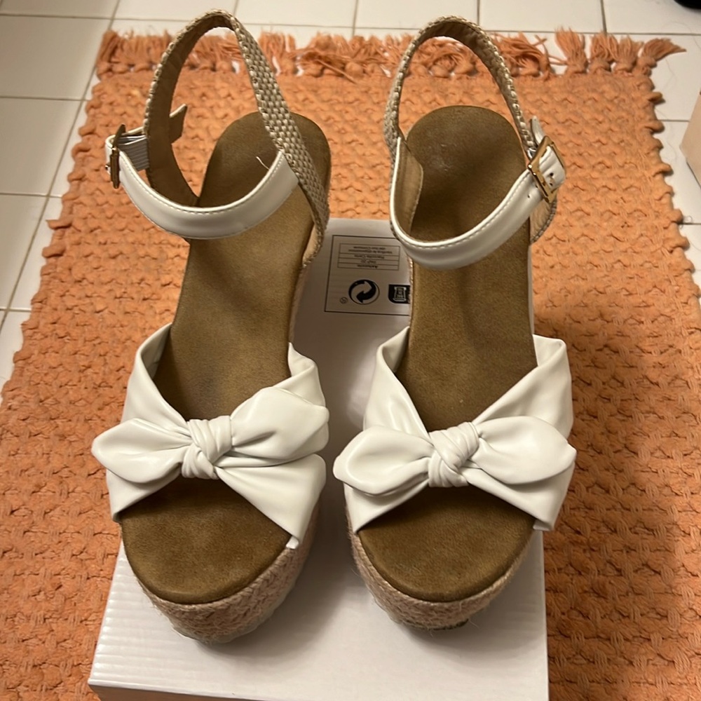 White size 9 Wedge Sandals